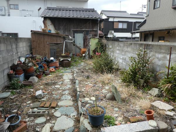庭と物置