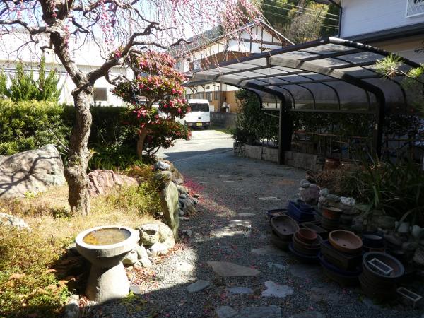 車庫とアプロ―チ