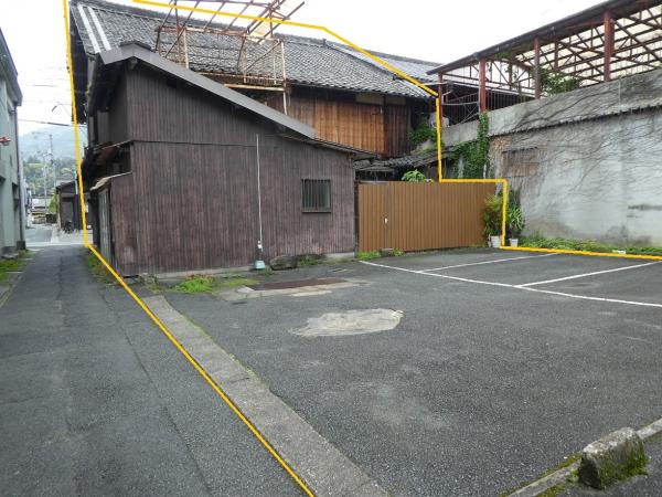 建物裏全景